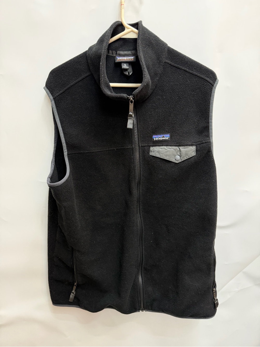 Patagonia Black Synchilla Fleece Jacket with Multicolor Logo Mens size XL